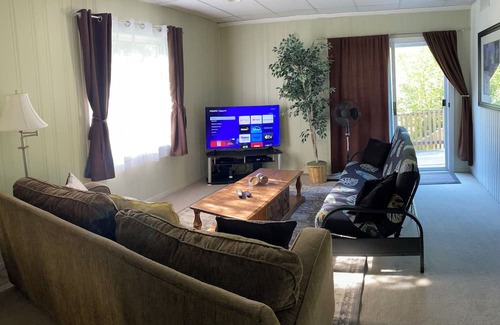 Sylvan Lake Cabaña | Upper Cottage Suite in Sylvan Lake - 2 Bedroom, sleeps 2 Adults