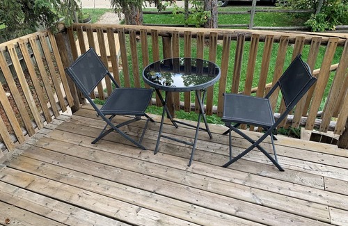 Sylvan Lake Cabaña | Upper Cottage Suite in Sylvan Lake - 2 Bedroom, sleeps 2 Adults