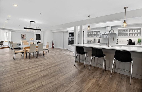 Moncton Condominio | Castle Manor Penthouse - More units available