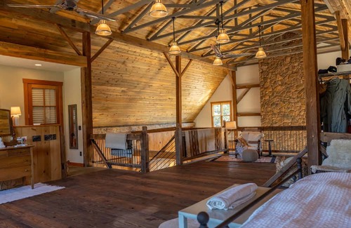 Howard Cabina | LUXURY LODGE ON THE ARKANSAS RIVER NEAR SALIDA COLORADO