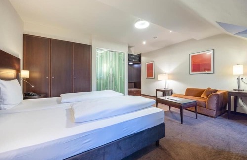 Heiligenhaus Hotel | Stay Unit Near Lake Baldeney With Bistro Dining Parking Included Pets Allowed