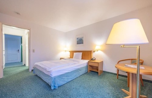 Heiligenhaus Hotel | Modern Unit With Garden Near Herminghauspark Free Parking Pet Friendly
