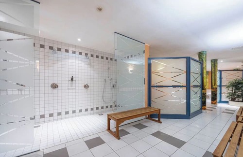 Heiligenhaus Hotel | Modern Unit With Garden Near Herminghauspark Free Parking Pet Friendly