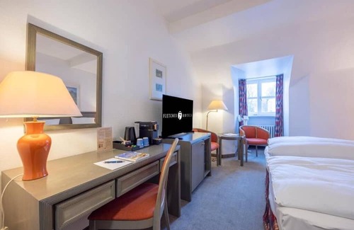 Heiligenhaus Hotel | Relaxing Room Near Museum Folkwang Pet Friendly With Free Parking