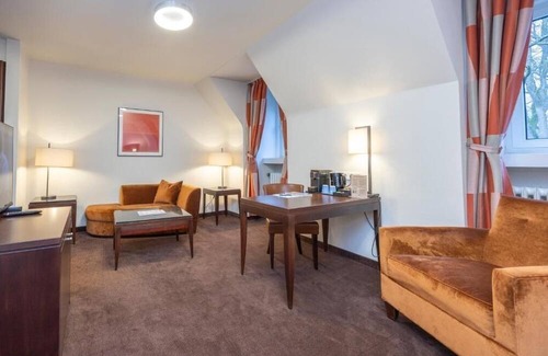 Heiligenhaus Apartamento | Relax Unit Near Kettwiger Stadtwald With Bistro Dining And Pet Friendly Parking