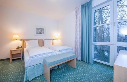 Heiligenhaus Hotel | Relax Unit Near Kettwiger Stadtwald With Bistro Dining Pet Friendly Free Parking