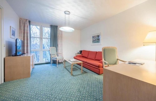 Heiligenhaus Hotel | Relax Unit Near Kettwiger Stadtwald With Bistro Dining Pet Friendly Free Parking