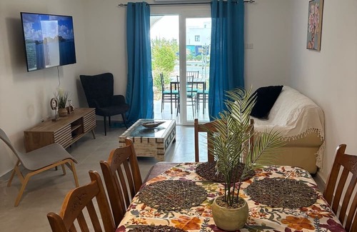 Paphos Cabaña | WINTER SUN BY THE MED1nFully remodeled townhouse 5 minutes' walk from sea front