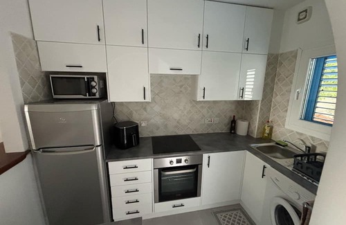 Paphos Cabaña | WINTER SUN BY THE MED1nFully remodeled townhouse 5 minutes' walk from sea front
