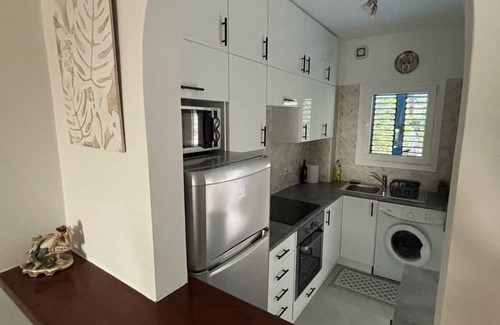 Paphos Cabaña | WINTER SUN BY THE MED1nFully remodeled townhouse 5 minutes' walk from sea front