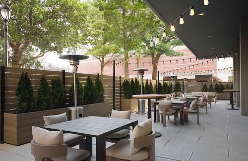White Plains Complejo | Steps from Shops & Transit – Central White Plains Suite