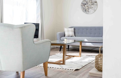 Newcastle-Under-Lyme Apartamento | Simple Comforts: 2BR Flat with Free Parking in Newcastle-under-Lyme
