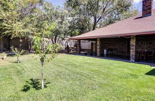 Roswell Casa | 3 Mi to Downtown Roswell: Home w/Patio + Yard