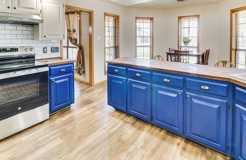 Roswell Casa | 3 Mi to Downtown Roswell: Home w/Patio + Yard