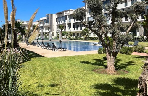 Dar Bouazza Apartamento | Elegant apartment with pool view