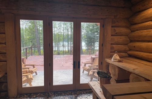 Blakeslee Cabina | Luxury Lakefront Log Cabin, steam room, sauna, professional karaoke, fire pit