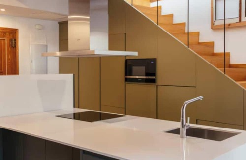 Ciutat Vella Apartamento | Elegant and Spacious Apartment in the Heart of Barcelona