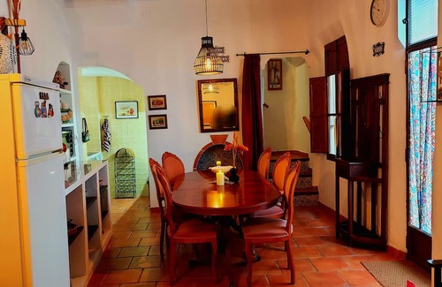 Callosa d' En Sarria Casa | Yellow House with WiFi and Air Conditioning