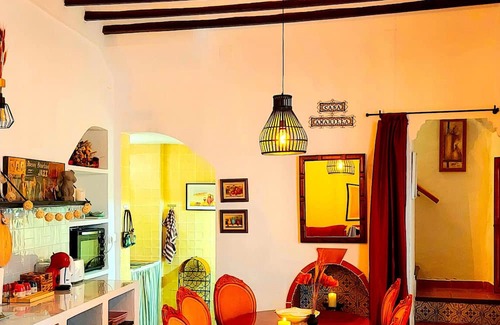 Callosa d' En Sarria Casa | Yellow House with WiFi and Air Conditioning