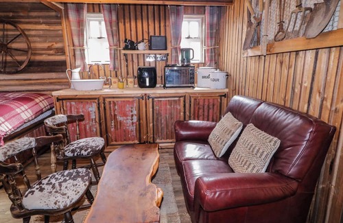 Limavady Cabaña | RUSTY BARN, pet friendly, character holiday cottage in Castlerock