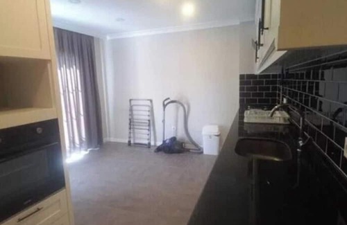 Gaziosmanpasa Apartamento | Spacious 6-bedroom apartment in brilliant Istanbul with AC