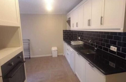 Gaziosmanpasa Apartamento | Spacious 6-bedroom apartment in brilliant Istanbul with AC