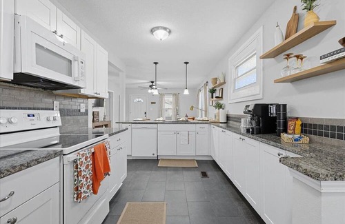 Alcoa Casa | Cal’s Place/Pet-Friendly Home Near UT & Airport