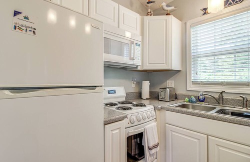 Hampstead Casa | 11 Mi to ICW: Coastal Carolina Home w/Pool Access