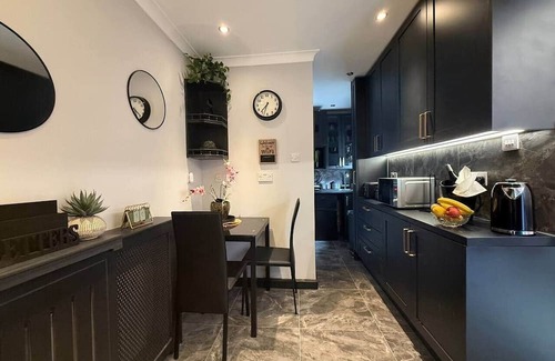 West Bridgford Casa | Studio C - Newly renovated private 1 bed studio