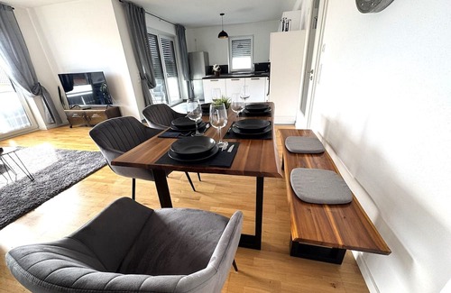 Unteraurach Apartamento | Upscale living with balcony, parking space and less than 10 minutes to the city center