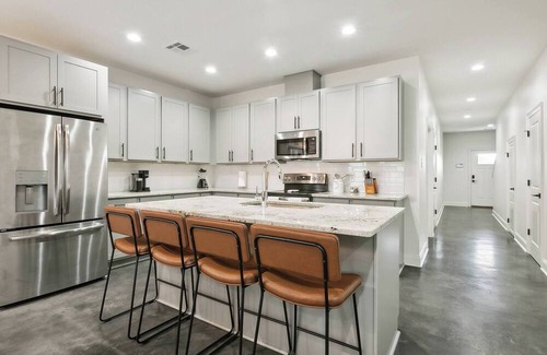 Braithwaite Casa | Luxury 3BR – Near LNG & NOLA