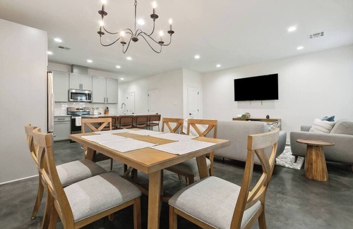 Braithwaite Casa | Luxury 3BR – Near LNG & NOLA
