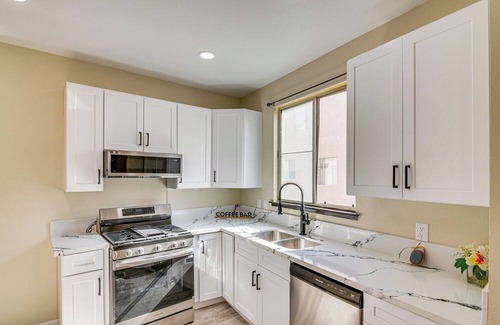 Sylmar Casa | Walk to Olive View Medical: Home w/ Pool Access!