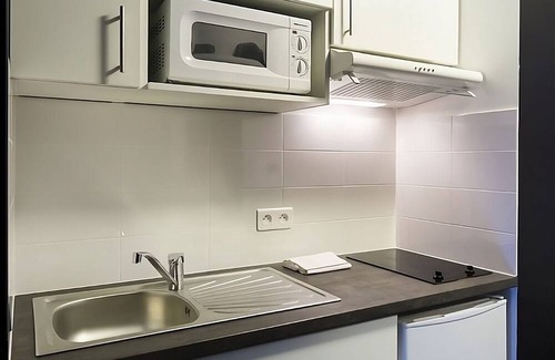 Dijon Hotel | Dijon’s Ideal Room for Easygoing | Studio w/Kitchenette | Free Offsite Parking