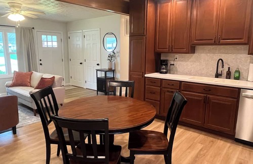 Xenia Casa | Charming single-story house perfect for getaways or extended stays.