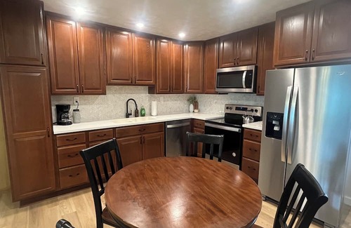 Xenia Casa | Charming single-story house perfect for getaways or extended stays.