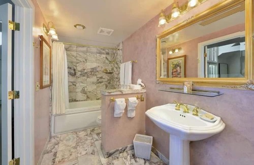 Santa Rosa Hotel | Beautiful 2 King Room Near Local Museums + Wine Country Adventures Awaits