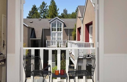 Santa Rosa Hotel | Two Luxurious Junior Suite with Elegant Furnishings Near Sonoma Wineries