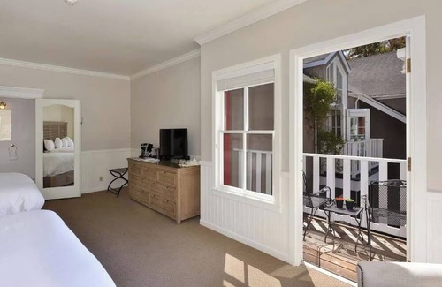 Santa Rosa Hotel | Classic Wine Country Comfort – 2 Double Queen Suite Near Parks + Tasting
