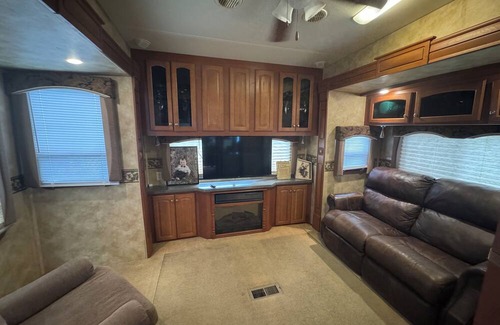 Holly Beach Casa | Spacious RV with AC in charming Holly Beach