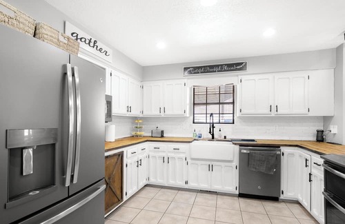 Los Lunas Casa | Comfy 3-bedroom home with massage chair and arcade right off freeway