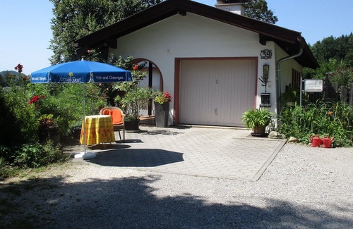 Siegsdorf Apartamento | Apartment 'Hunde Willkommen' with Mountain View, Private Terrace and Wi-Fi