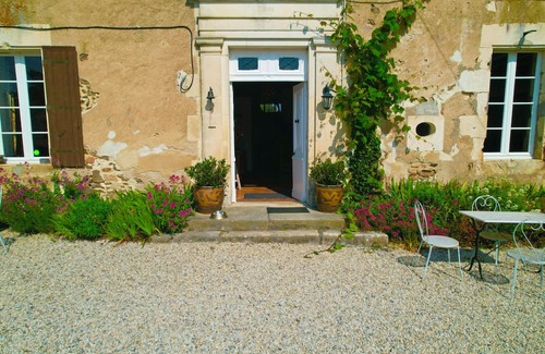 La Peruse Casa | Holiday home in a monumental Charente house.