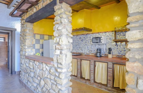 Barbate Apartamento | Apartment 'El Nogal' with Shared Pool, Wi-Fi and Air Conditioning