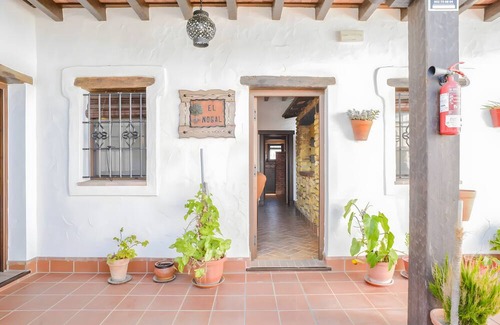Barbate Apartamento | Apartment 'El Nogal' with Shared Pool, Wi-Fi and Air Conditioning