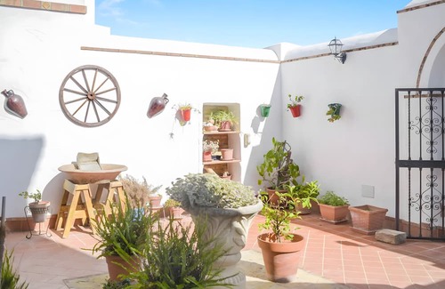 Barbate Apartamento | Apartment 'El Olivo' with Shared Pool, Wi-Fi and Air Conditioning