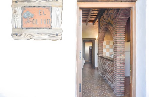 Barbate Apartamento | Apartment 'El Olivo' with Shared Pool, Wi-Fi and Air Conditioning