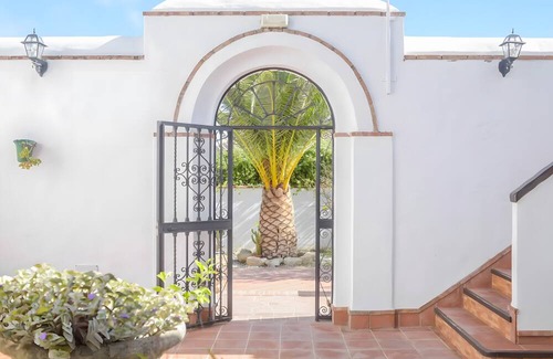 Barbate Apartamento | Apartment 'El Olivo' with Shared Pool, Wi-Fi and Air Conditioning