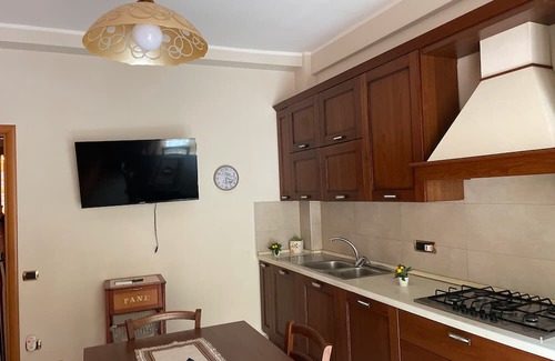 Cetara Apartamento | Apartment 'Ce Tour - La Casa del Limone di Nonni' with Mountain View, Wi-Fi and Air Conditioning