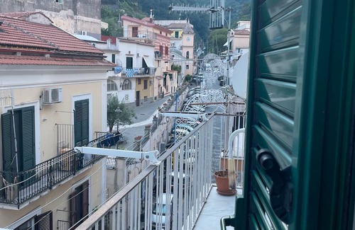 Cetara Apartamento | Apartment 'Ce Tour - La Casa del Limone di Nonni' with Mountain View, Wi-Fi and Air Conditioning